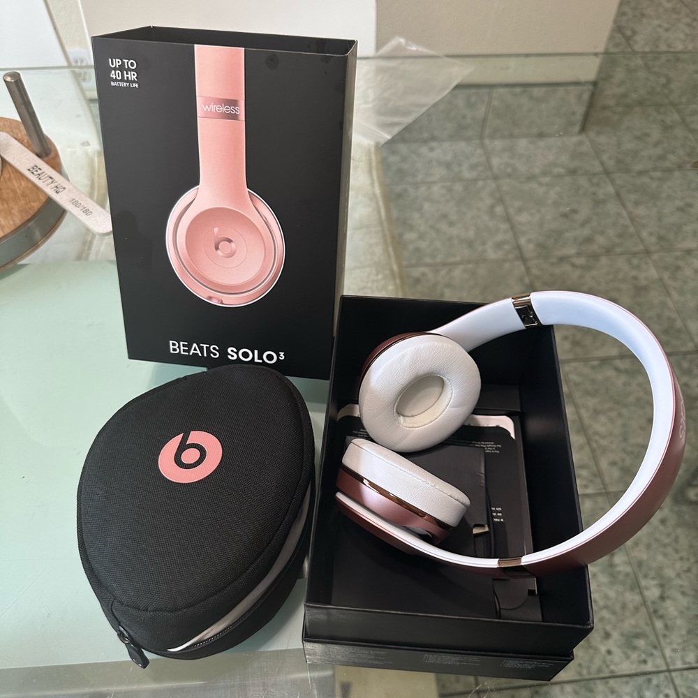 Beats Solo Wireless In Rose Gold
